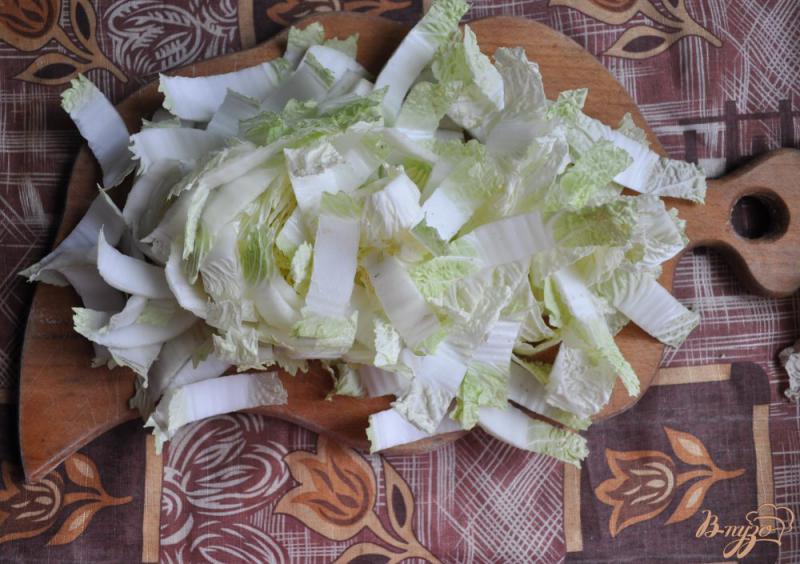 Фото приготовление рецепта: Салат с куриной грудкой и сулугуни шаг №3