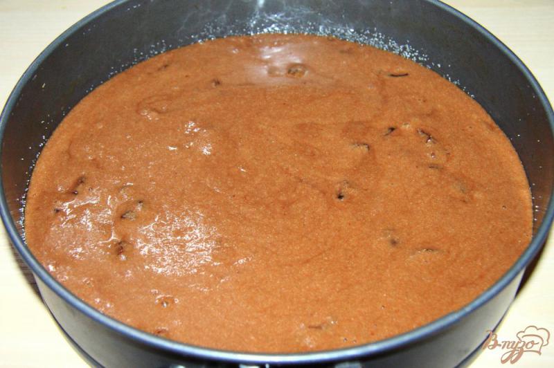 Фото приготовление рецепта: Постный шоколадный манник с черносливом шаг №6