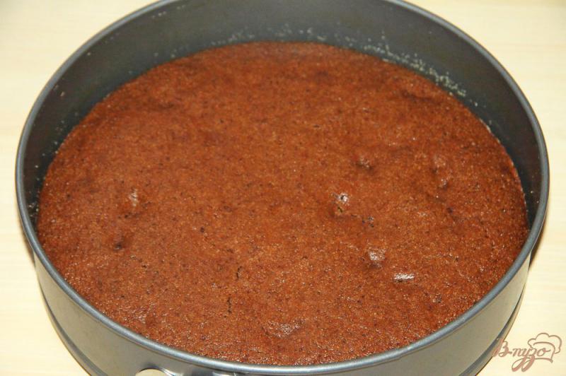 Фото приготовление рецепта: Постный шоколадный манник с черносливом шаг №7
