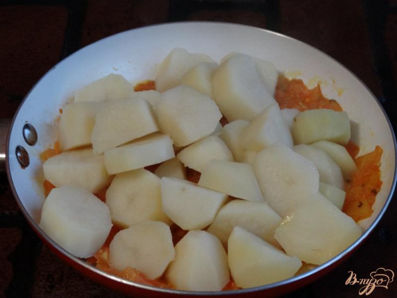 Фото приготовление рецепта: Картофель по-бомбейски шаг №5