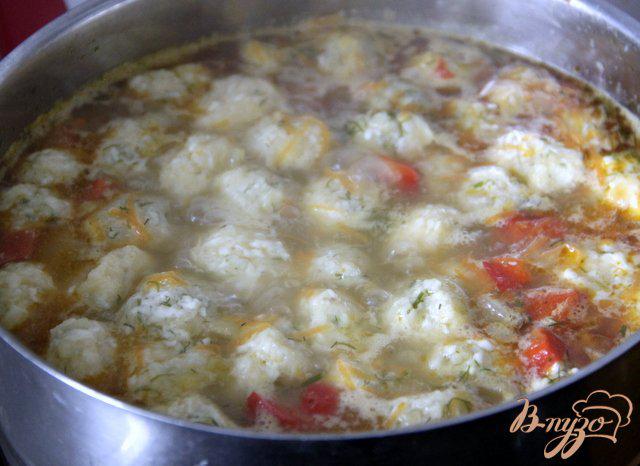 Фото приготовление рецепта: Овощной суп с сырными шариками шаг №6