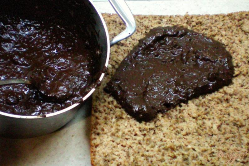 Фото приготовление рецепта: Ореховый торт с кэробом и пряностями шаг №12