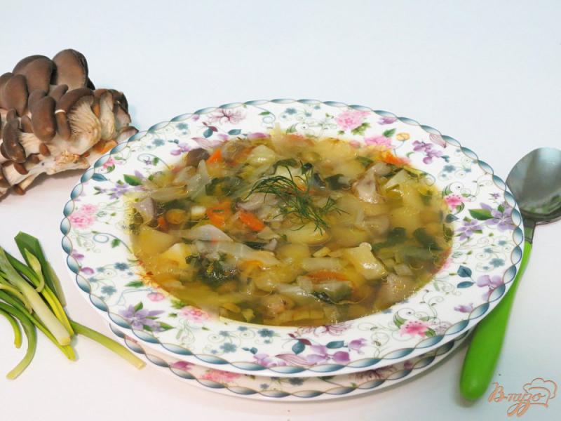 Фото приготовление рецепта: Суп с грибами, горошком и черемшой шаг №11