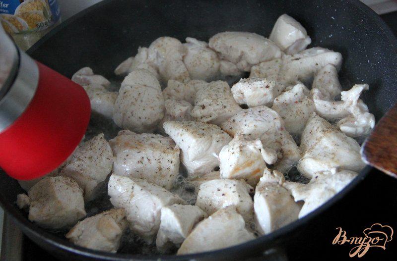 Фото приготовление рецепта: Гратин из пасты, курицы и овощей шаг №1