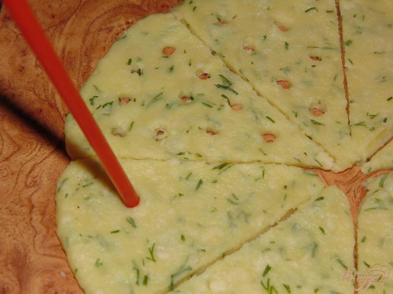 Фото приготовление рецепта: Сырные крекеры с укропом шаг №5