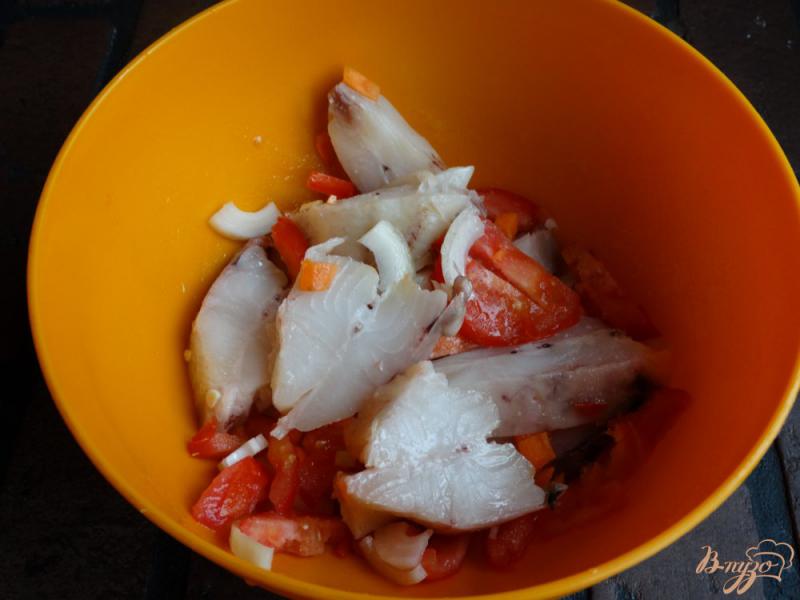 Фото приготовление рецепта: Рыба с овощами в рукаве шаг №3