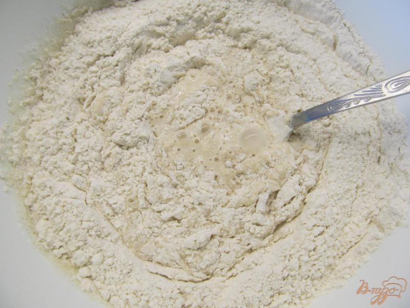 Фото приготовление рецепта: Домашний серый хлеб на закваске шаг №4