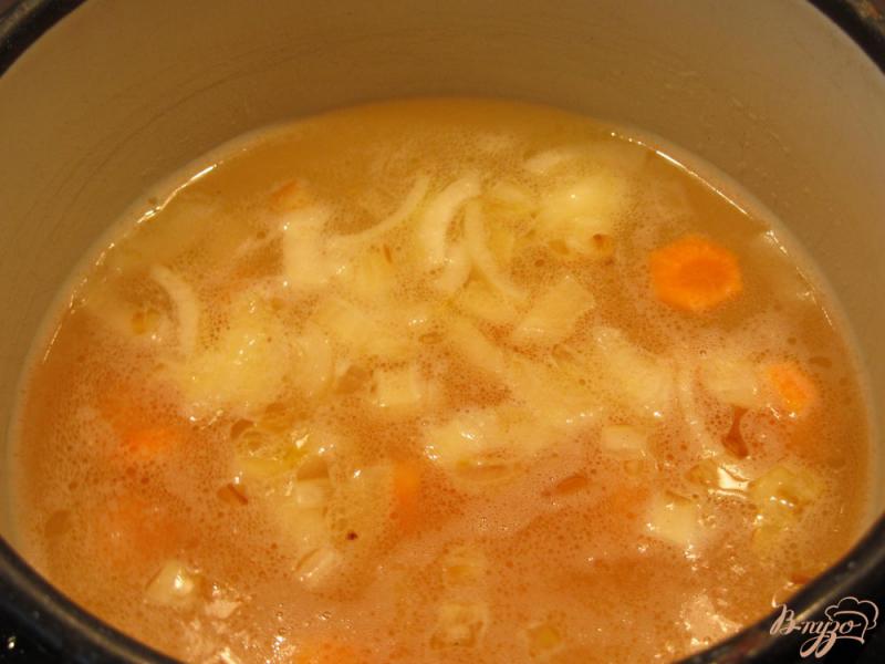 Фото приготовление рецепта: Суп-пюре из красной чечевицы шаг №4