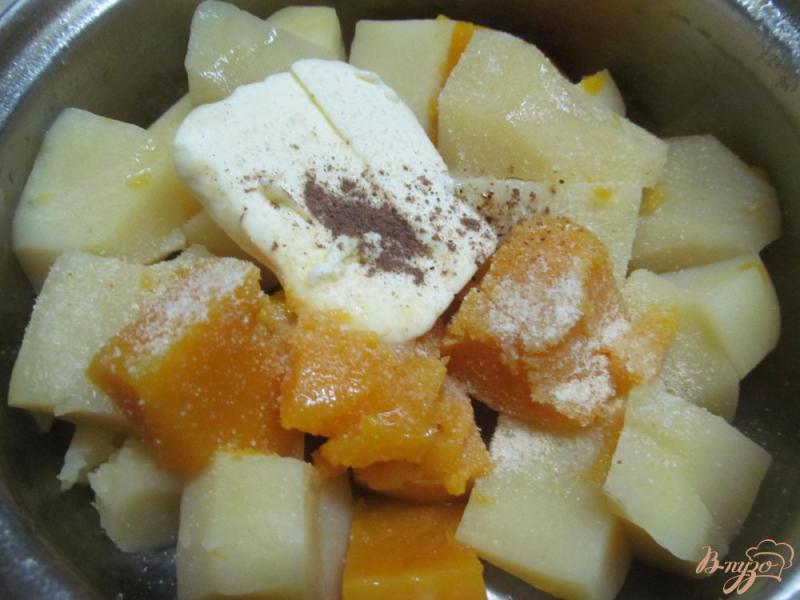 Фото приготовление рецепта: Картофельное пюре с тыквой и зеленым горошком шаг №2