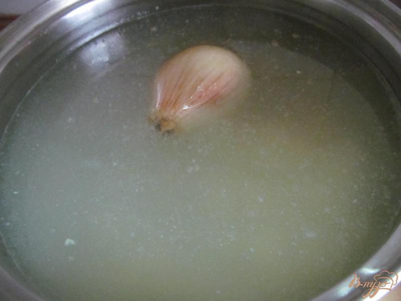 Фото приготовление рецепта: Суп на курином бульоне с овощами и грибами шаг №2
