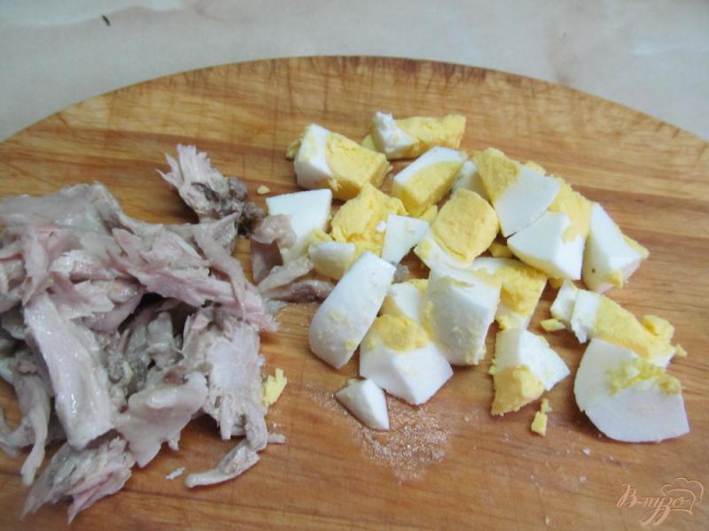 Фото приготовление рецепта: Суп на курином бульоне с овощами и грибами шаг №7