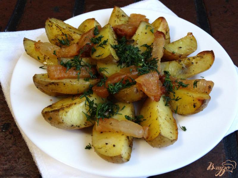 Фото приготовление рецепта: Молодой картофель с салом в духовке шаг №5