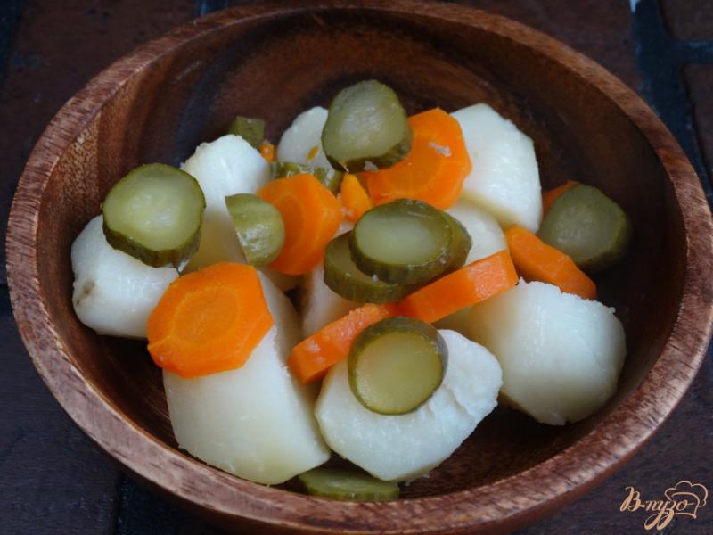 Фото приготовление рецепта: Теплый салат с картофелем и куриными сердечками шаг №5