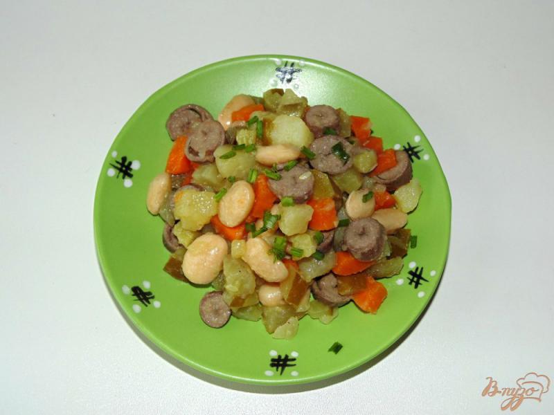 Фото приготовление рецепта: Сытный салат с куриными сердечками и фасолью шаг №7
