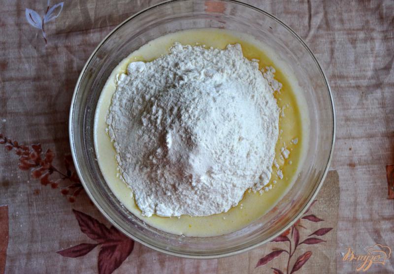 Фото приготовление рецепта: Песочный пирог с абрикосовым вареньем шаг №3