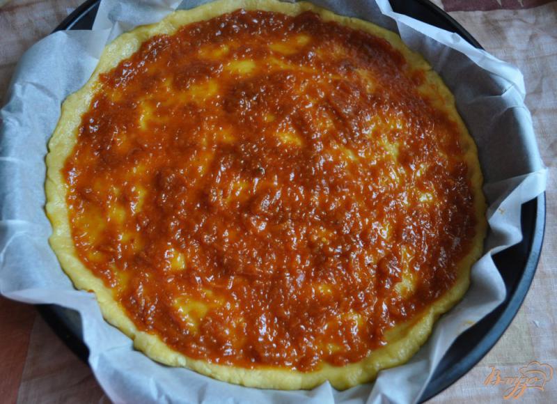 Фото приготовление рецепта: Песочный пирог с абрикосовым вареньем шаг №5
