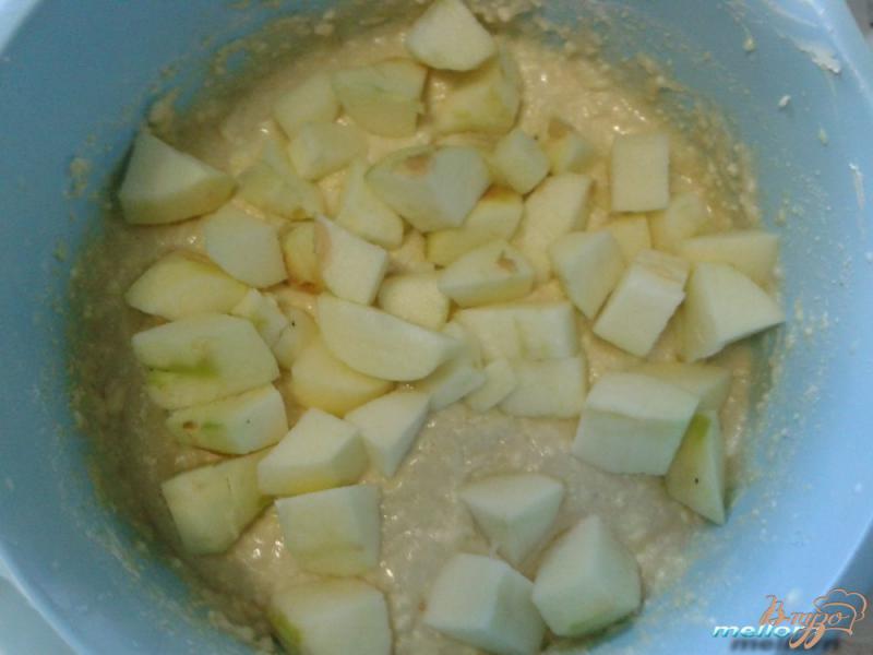Фото приготовление рецепта: Сливочно-ванильный пирог с яблоками и клюквенным джемом шаг №4