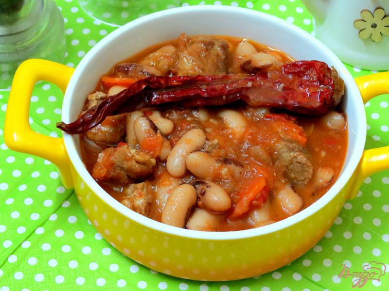 Фото приготовление рецепта: Фасоль со свининой в томатном соусе шаг №9