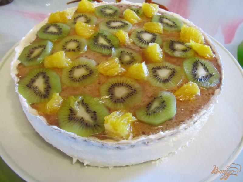 Фото приготовление рецепта: Торт с творожно-сливочным кремом и фруктами шаг №19
