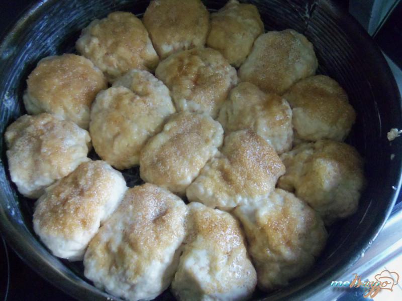Фото приготовление рецепта: Яблочно-овсяные булочки с карамельной корочкой шаг №5