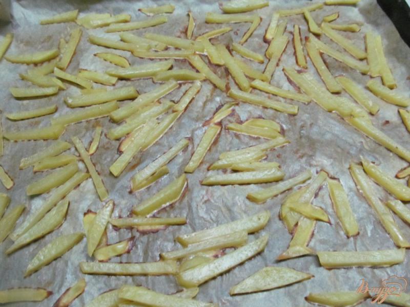Фото приготовление рецепта: Картофель фри без масла шаг №5