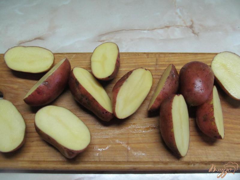 Фото приготовление рецепта: Печенный картофель с брюссельской капустой шаг №1