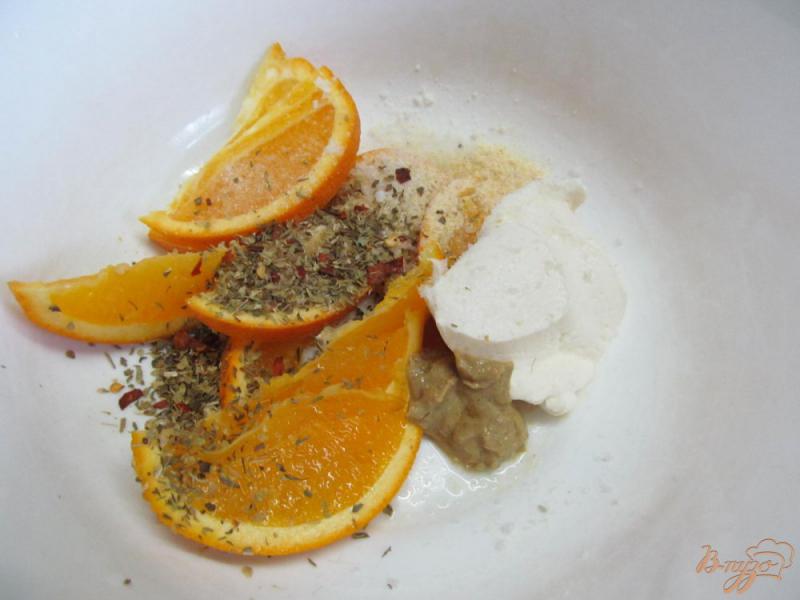 Фото приготовление рецепта: Запеченный цыпленок в апельсинах с вермишелью шаг №1