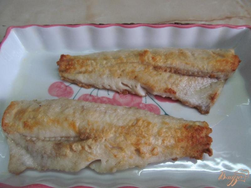 Фото приготовление рецепта: Филе хека запеченное под сыром шаг №3
