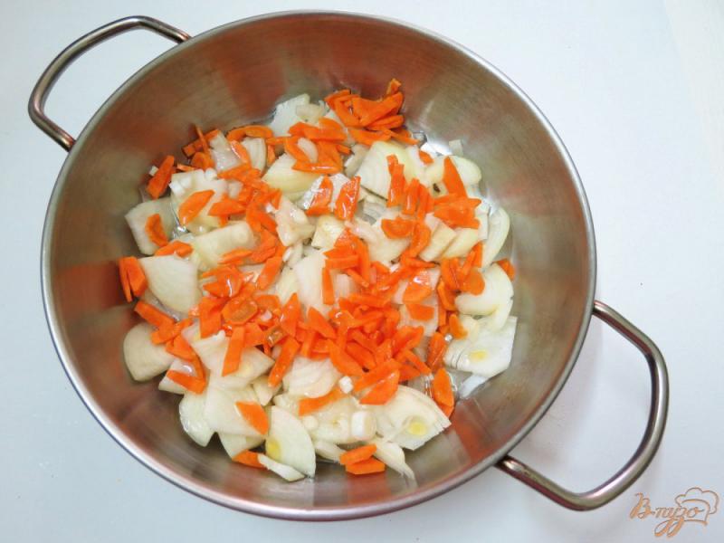 Фото приготовление рецепта: Хек в духовке с овощами. шаг №3