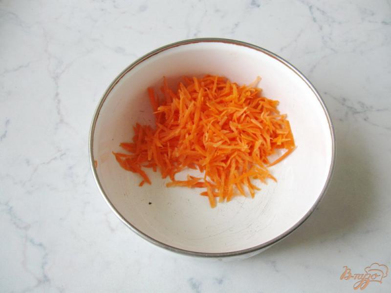 Фото приготовление рецепта: Салат с огурцом, морковью и редькой шаг №1