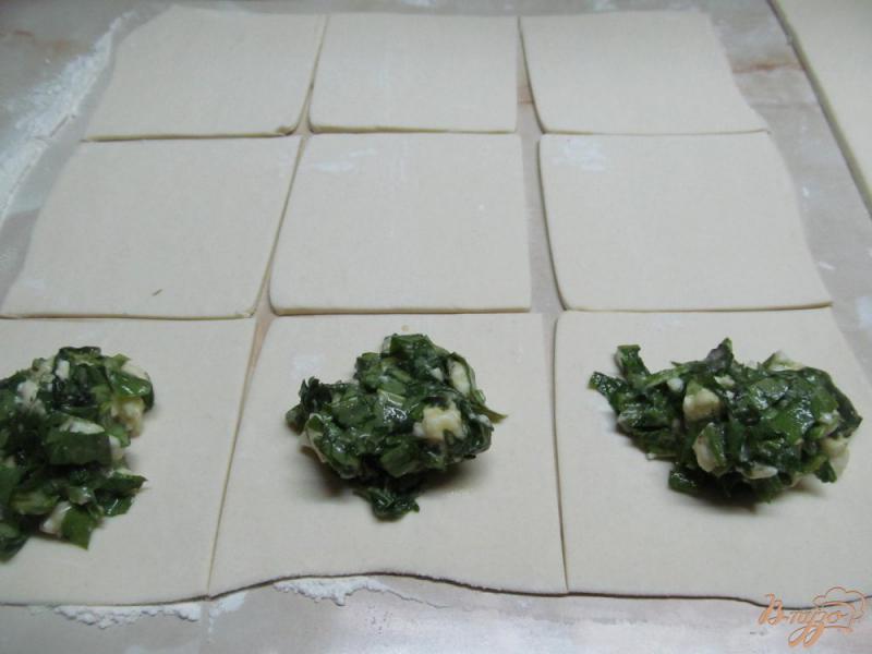 Фото приготовление рецепта: Пирожки с брынзой и щавелем шаг №3