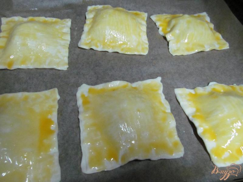 Фото приготовление рецепта: Пирожки с брынзой и щавелем шаг №5
