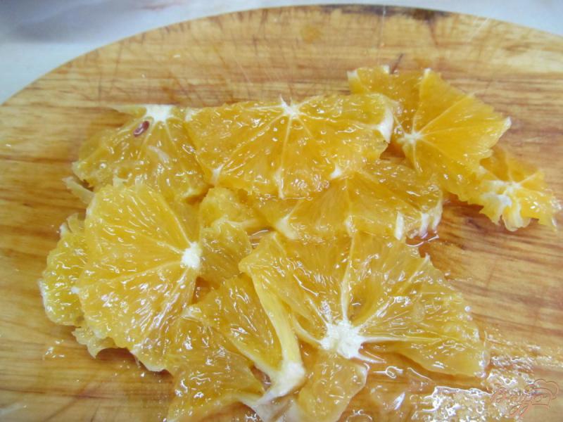 Фото приготовление рецепта: Салат из апельсина с редисом шаг №2