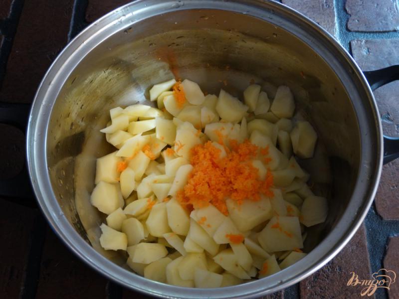 Фото приготовление рецепта: Рыбный суп с минтаем шаг №2