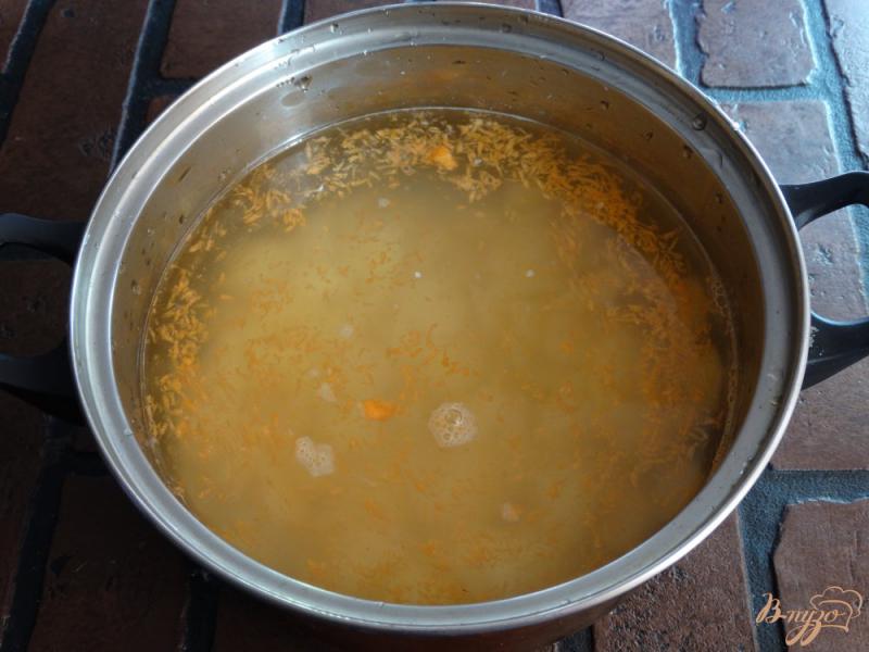 Фото приготовление рецепта: Рыбный суп с минтаем шаг №4