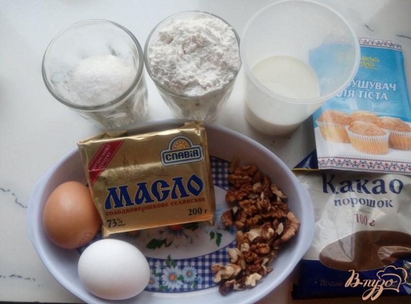 Фото приготовление рецепта: Шоколадные кексы с ореховым безе шаг №1