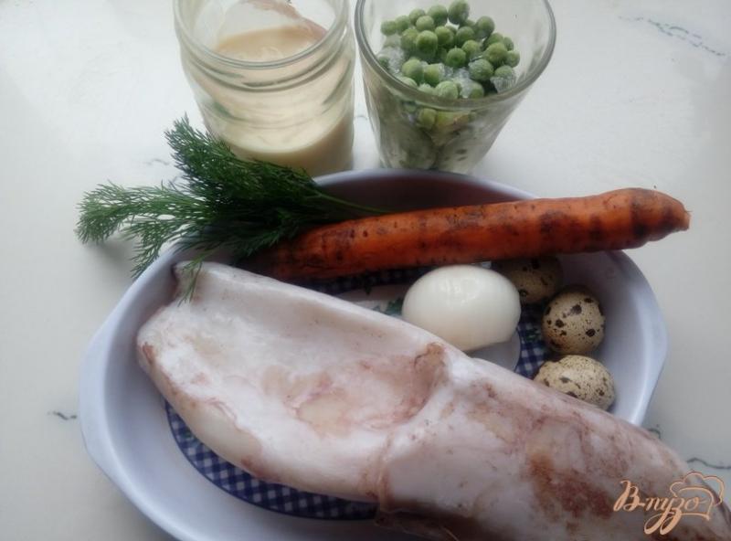 Фото приготовление рецепта: Салат из кальмара с овощами шаг №1