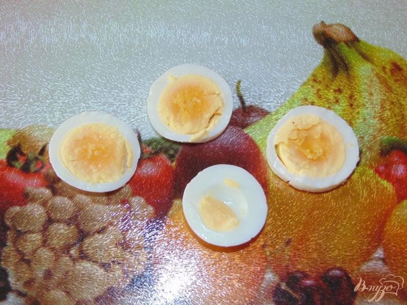 Фото приготовление рецепта: Закуска из слоеного теста с бастурмой шаг №3