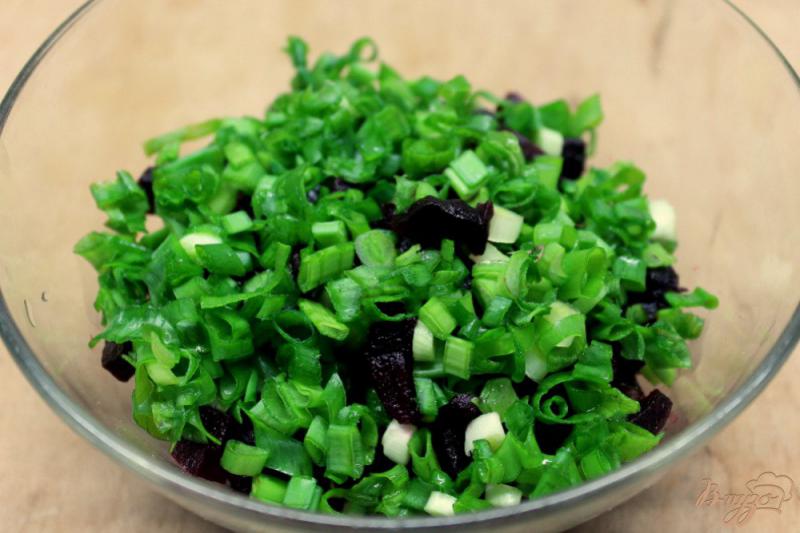 Фото приготовление рецепта: Салат из печеной свеклы и зелени шаг №2