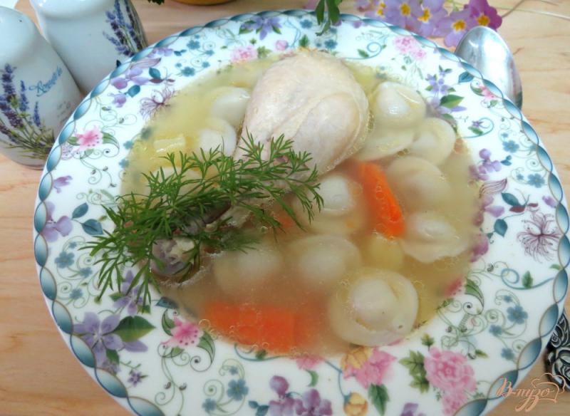 Фото приготовление рецепта: Суп с пельменями шаг №6