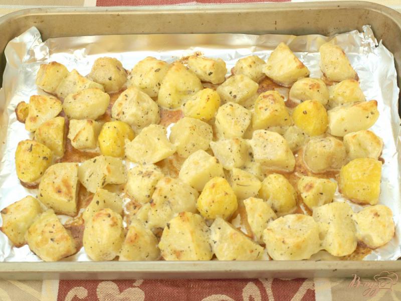 Фото приготовление рецепта: Запечённая картошка без масла шаг №4