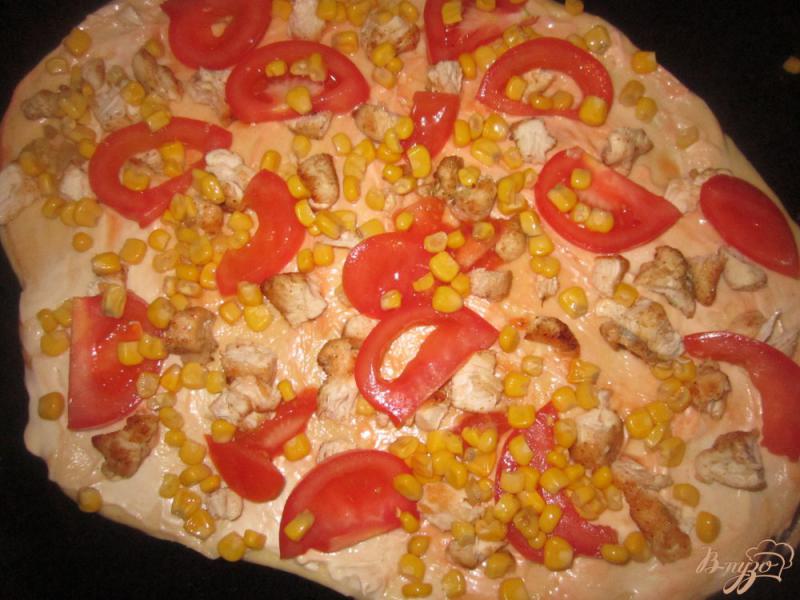 Фото приготовление рецепта: Пицца с курицей на тонком тесте шаг №5
