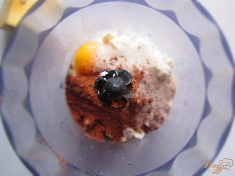 Фото приготовление рецепта: Шоколадная творожная запеканка с инжиром шаг №1