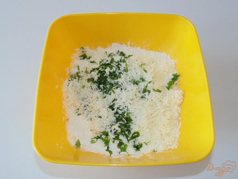 Фото приготовление рецепта: Блины с адыгейским сыром и петрушкой шаг №3