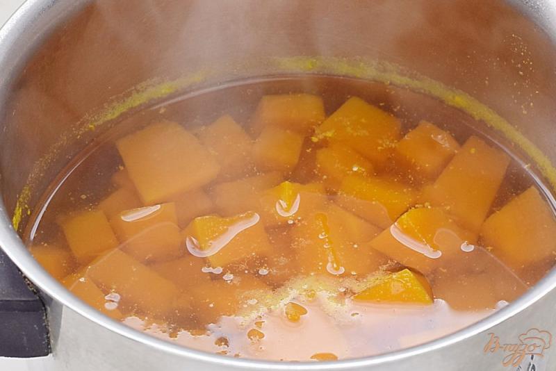 Фото приготовление рецепта: Суп из тыквы с креветками шаг №1
