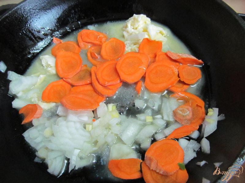 Фото приготовление рецепта: Сливочный суп с брюссельской капустой шаг №2
