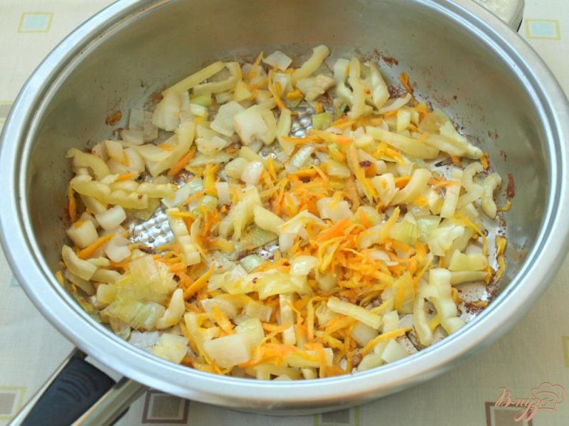 Фото приготовление рецепта: Обжаренные фрикадельки с соусом из овощей шаг №3
