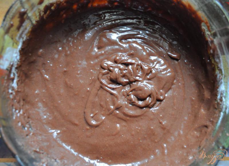 Фото приготовление рецепта: Шоколадные маффины на кефире шаг №5