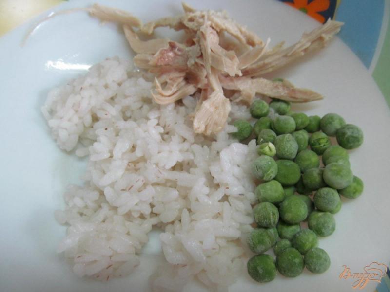 Фото приготовление рецепта: Салат из риса с овощами и апельсином шаг №1
