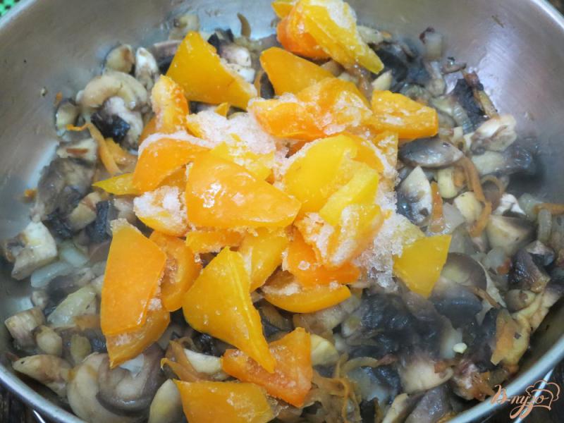 Фото приготовление рецепта: Лаваш с баклажанами и грибами шаг №5